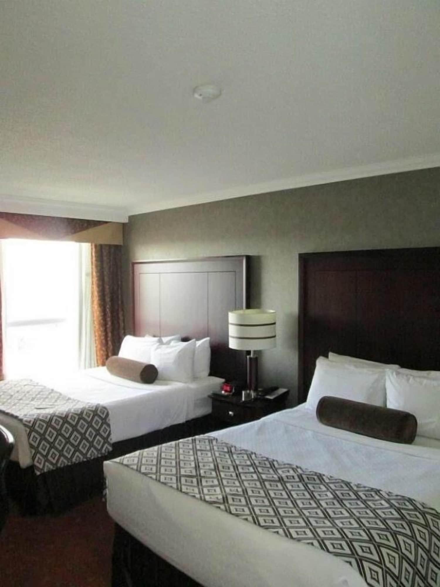 Hamilton Plaza Hotel And Conference Centre Esterno foto
