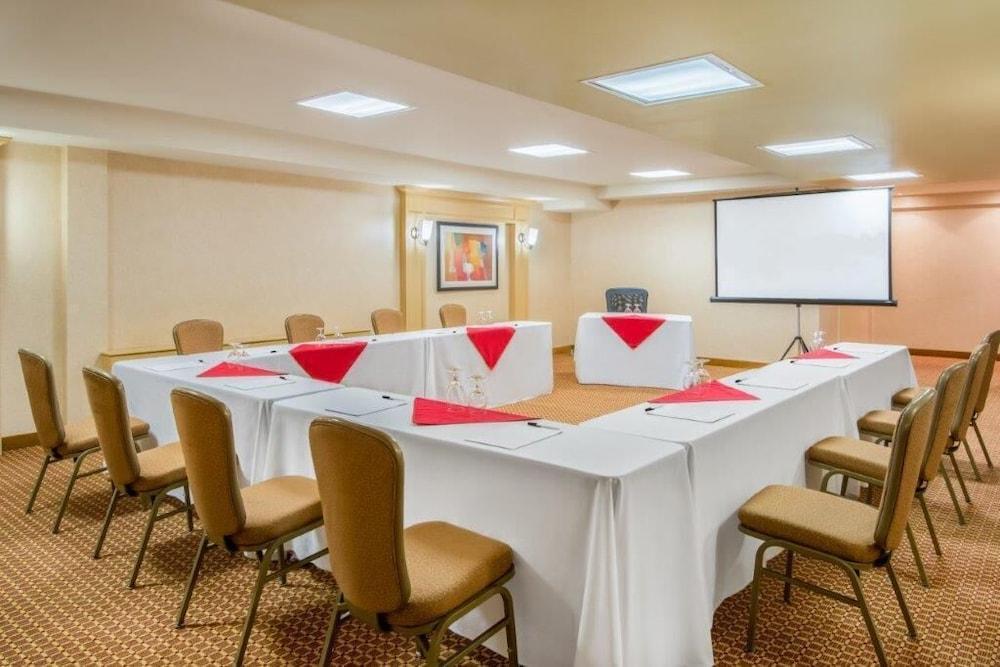 Hamilton Plaza Hotel And Conference Centre Esterno foto