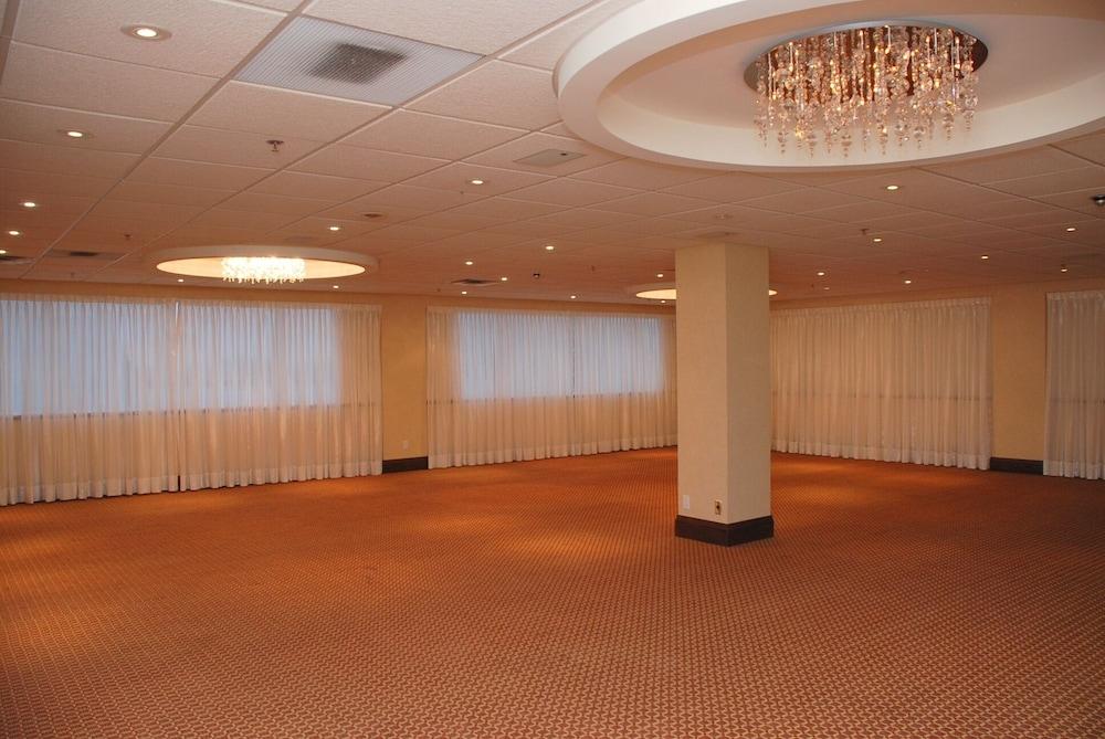 Hamilton Plaza Hotel And Conference Centre Esterno foto
